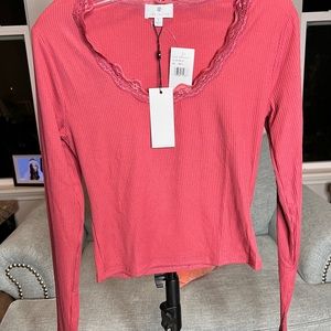 Blouse/top scoop neck with lace Mauve by Sociallite size Small